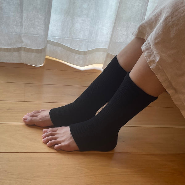 【 寒暖差の大きい 季節の変わり目に 】絹とコットンのやわらか　レッグウォーマー(ショート丈）